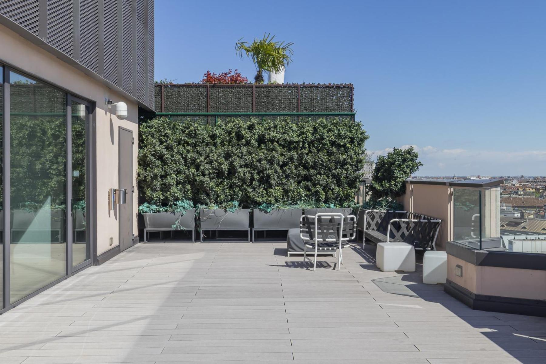 San Babila Central Tower With Panoramic Terrace Overlooking Duomo By Rentopolis Milano Eksteriør bilde