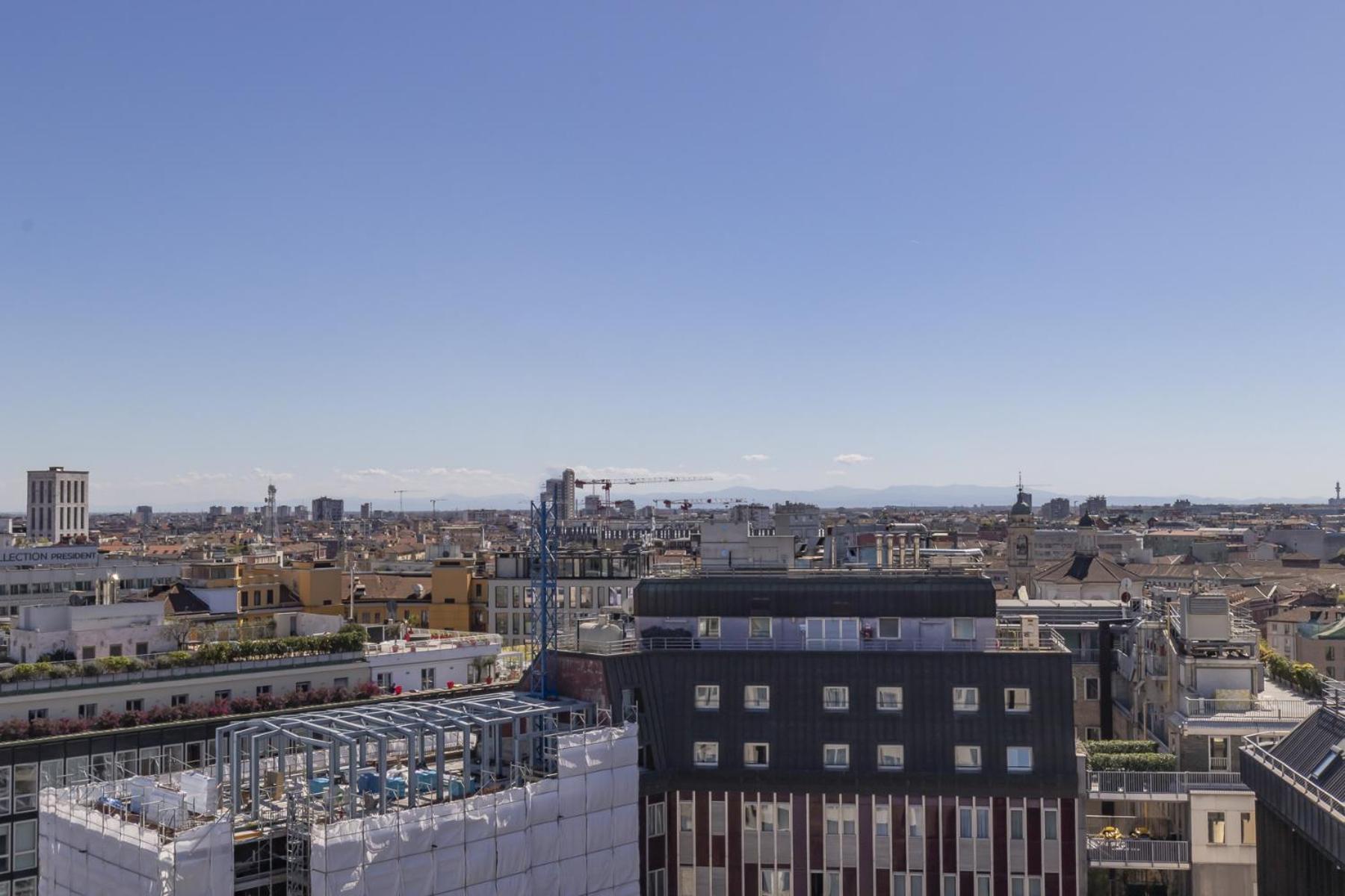 San Babila Central Tower With Panoramic Terrace Overlooking Duomo By Rentopolis Milano Eksteriør bilde